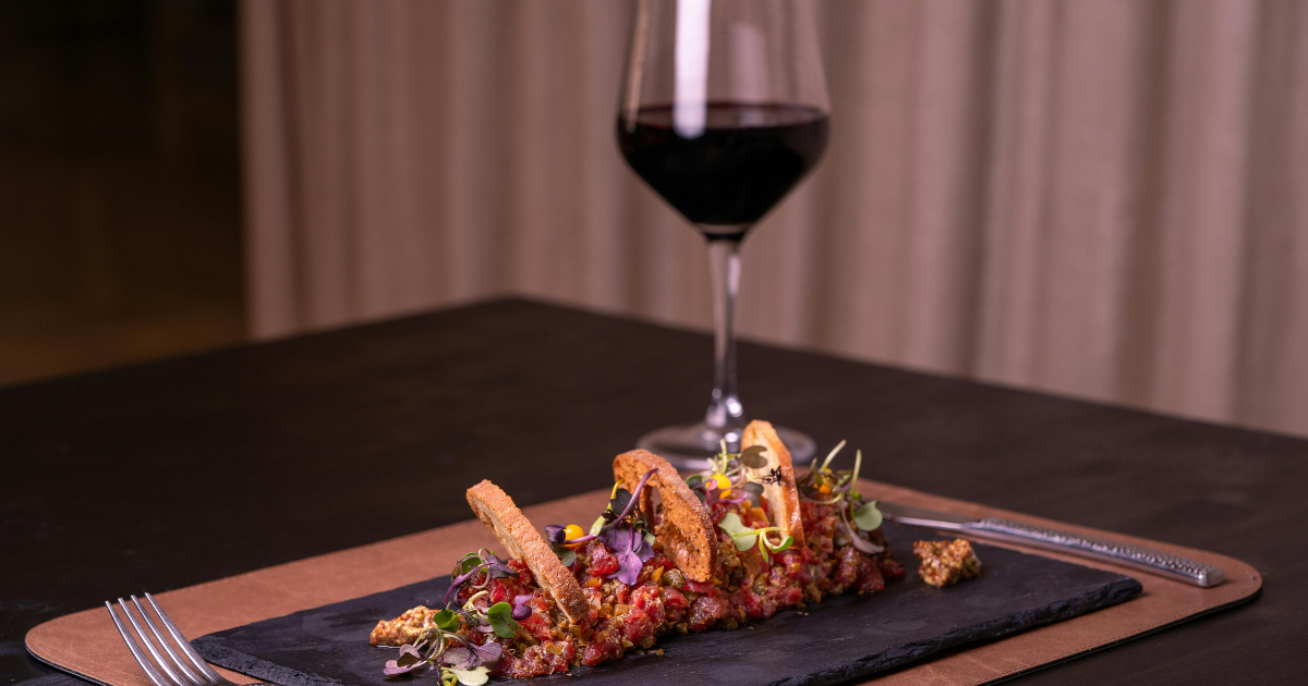 can restaurants serve alcohol on Sunday