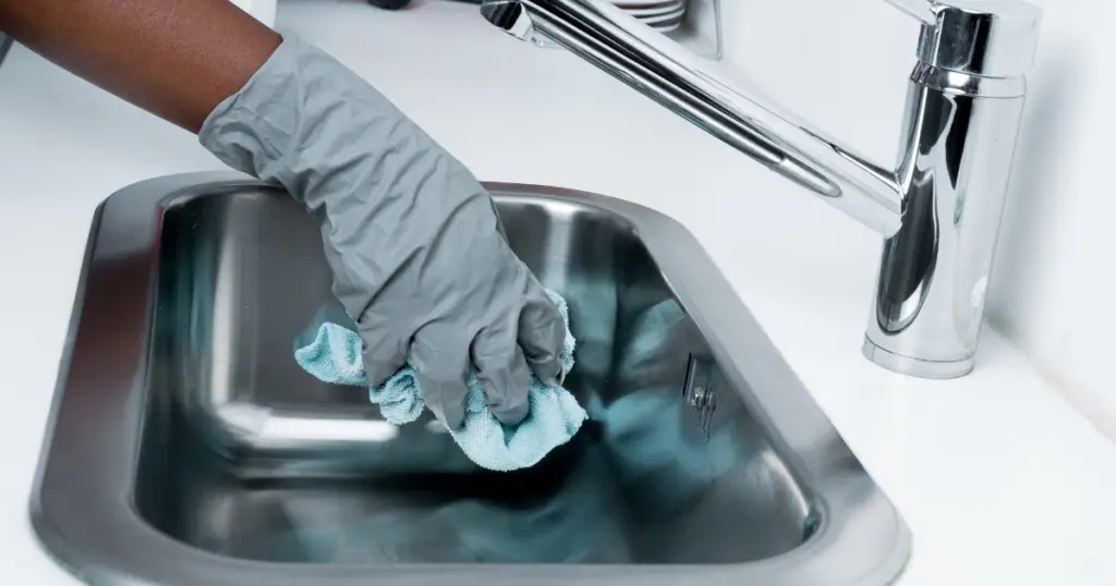 Can drain cleaner damage pipes